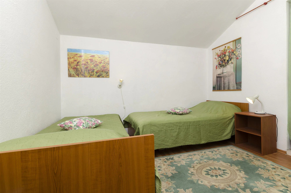 Apartments Mladenka
