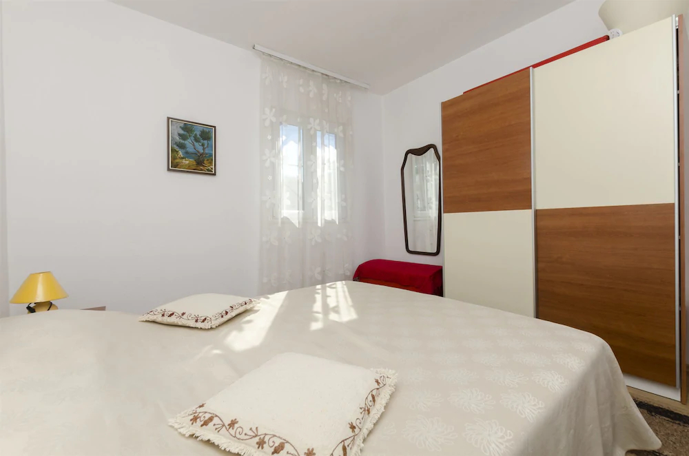 Apartments Mladenka