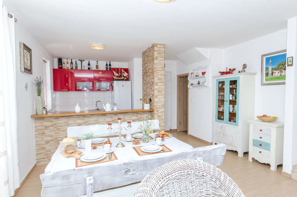 House Anela