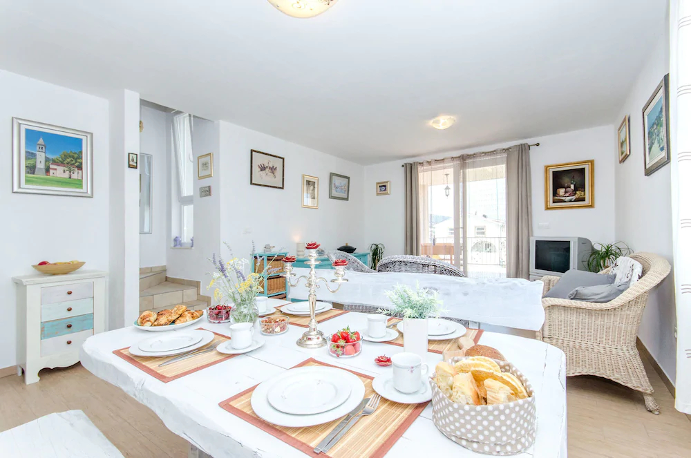 House Anela