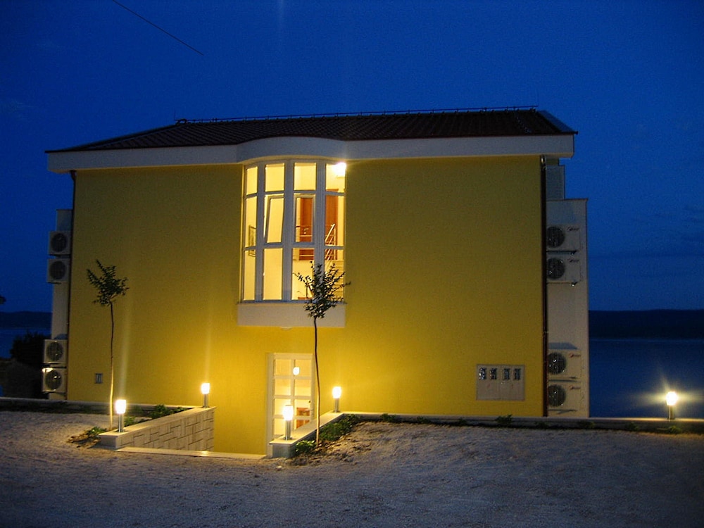 Luxury Apartments Villa Ruzmarina