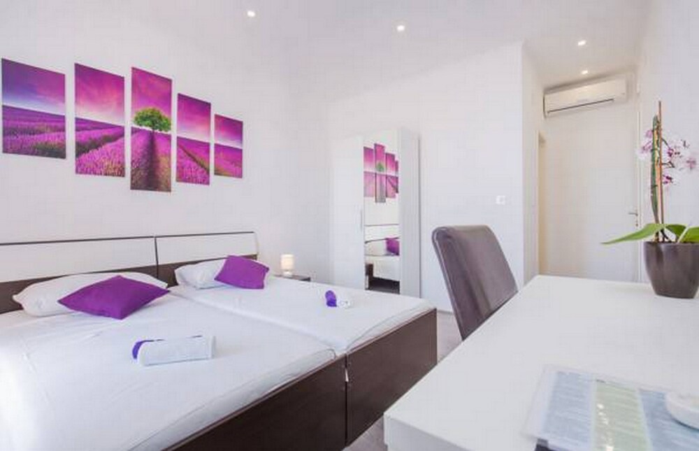 Accommodation Duper