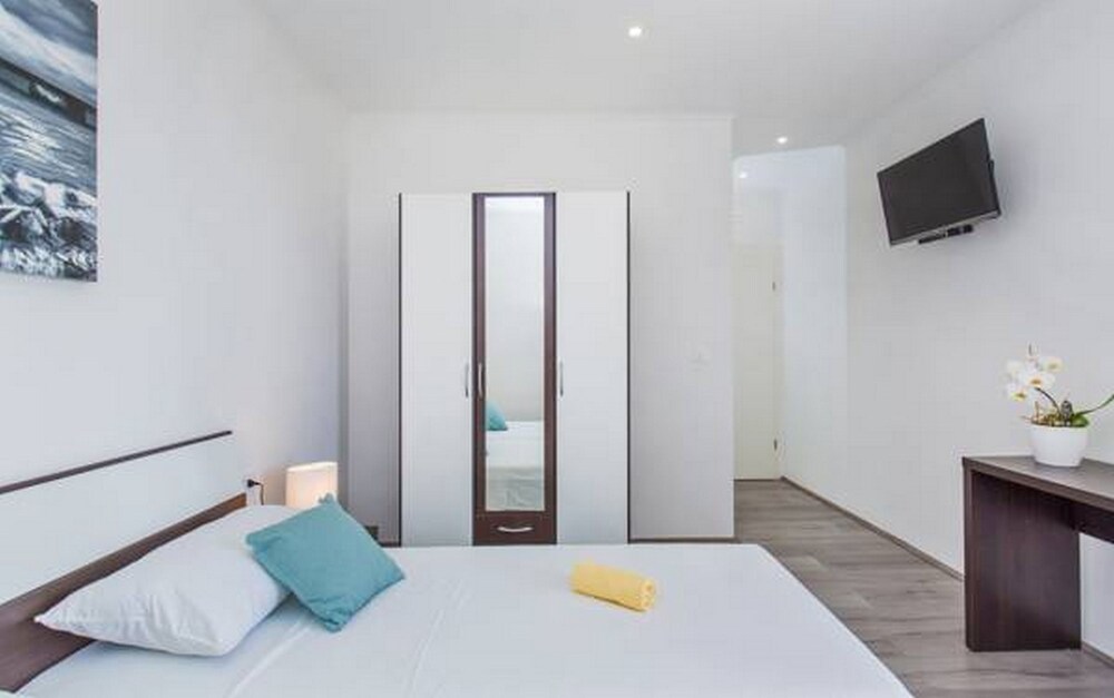 Accommodation Duper