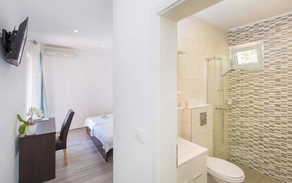 Accommodation Duper