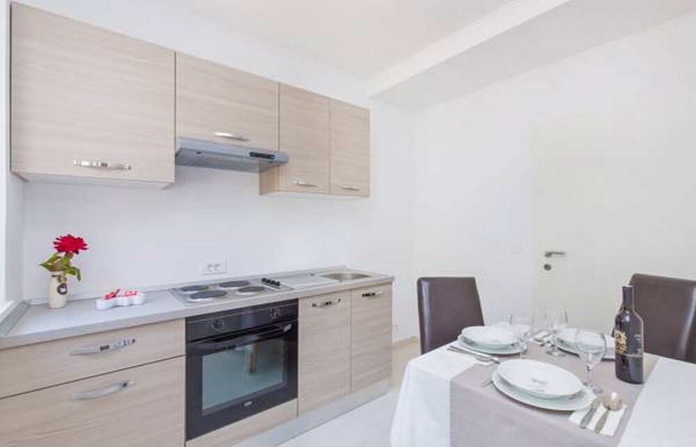 Accommodation Duper