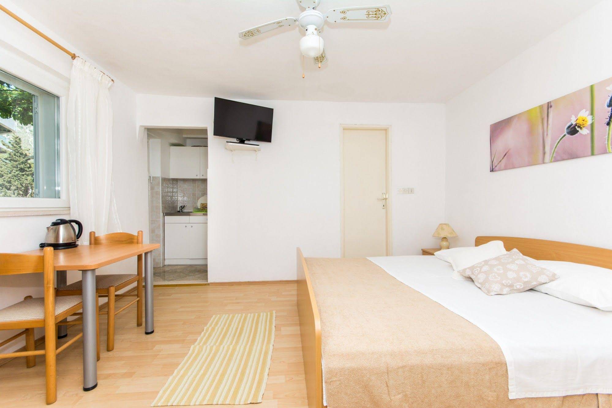 Apartments & Rooms Jokovic