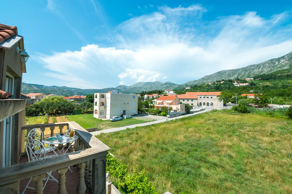 Francesca Guesthouse