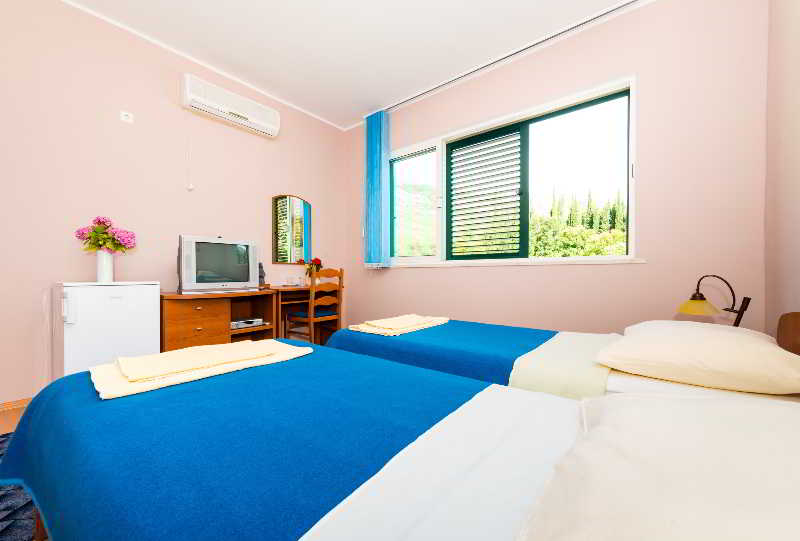Apartments Dubelj