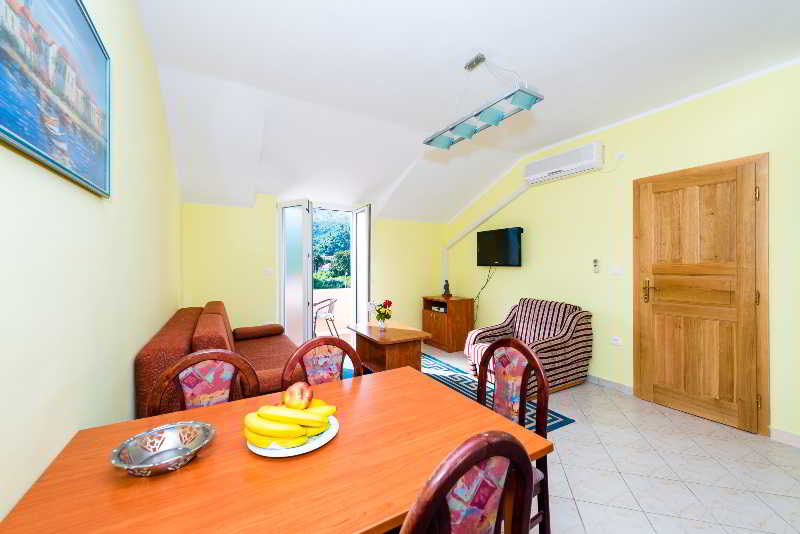 Apartments Dubelj
