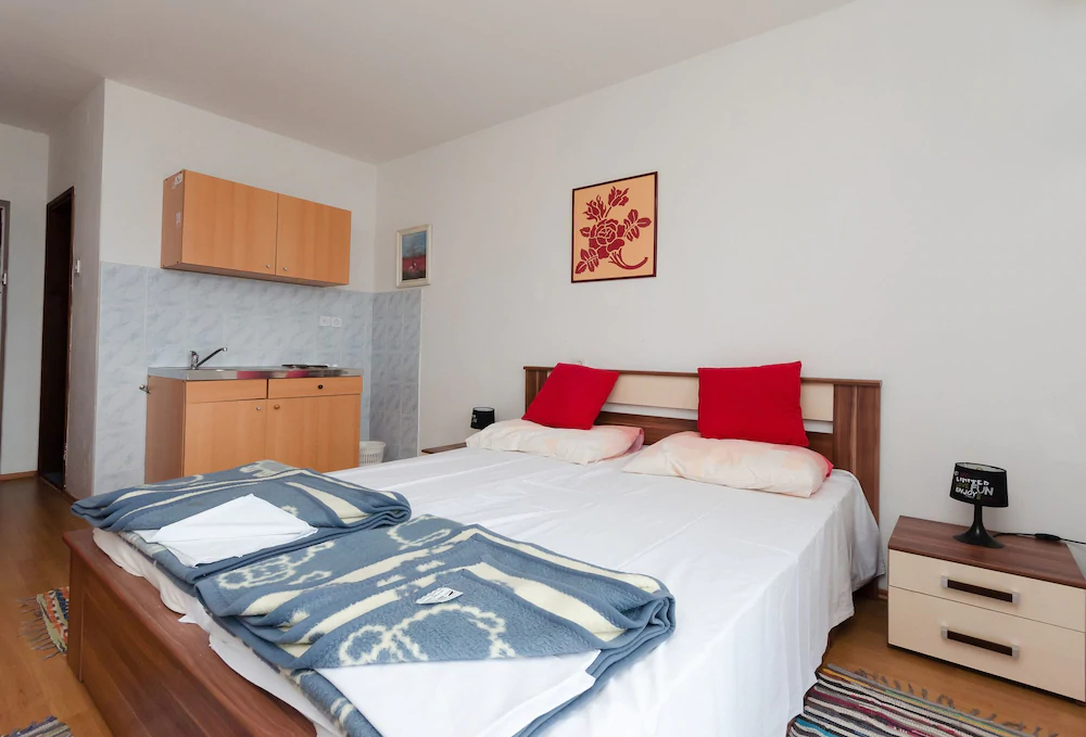Apartments and Room Sreten