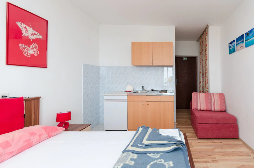 Apartments and Room Sreten