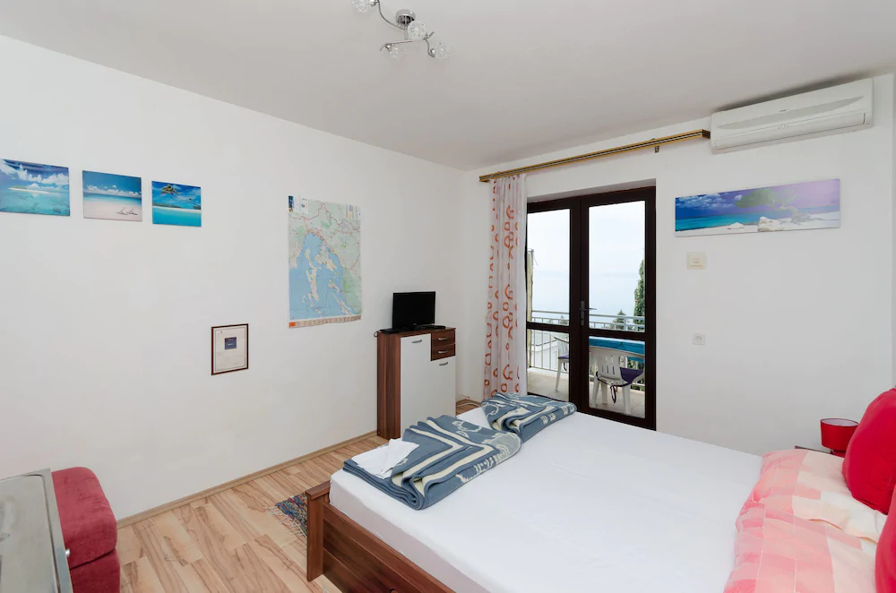 Apartments and Room Sreten