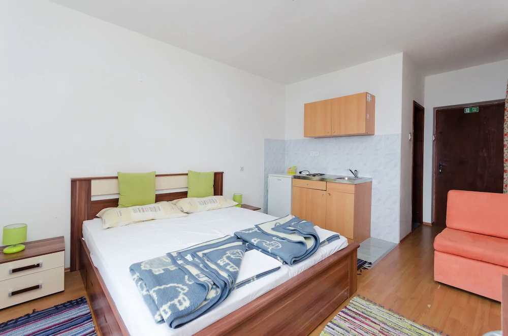 Apartments and Room Sreten