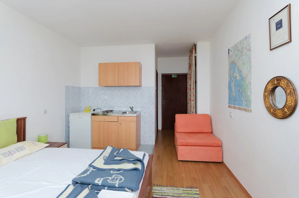 Apartments and Room Sreten