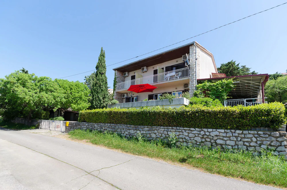 Apartments and Room Sreten