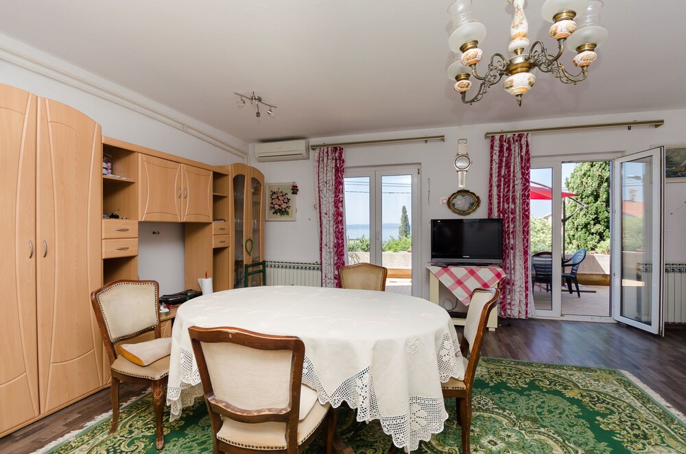 Apartments and Room Sreten