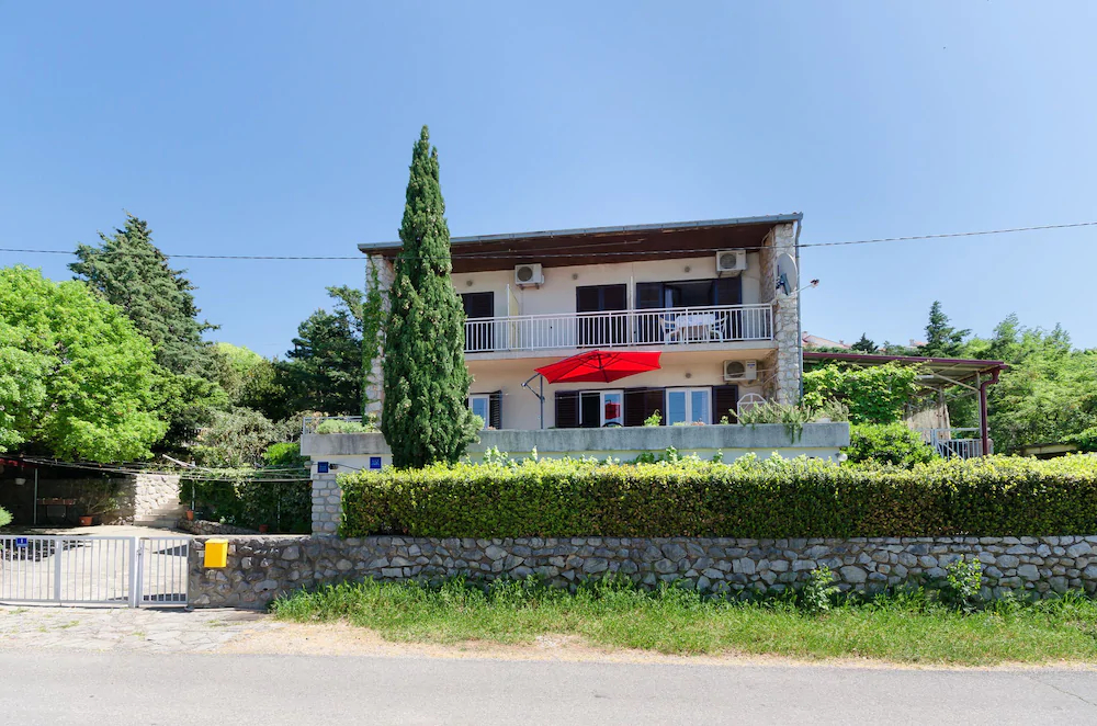 Apartments and Room Sreten