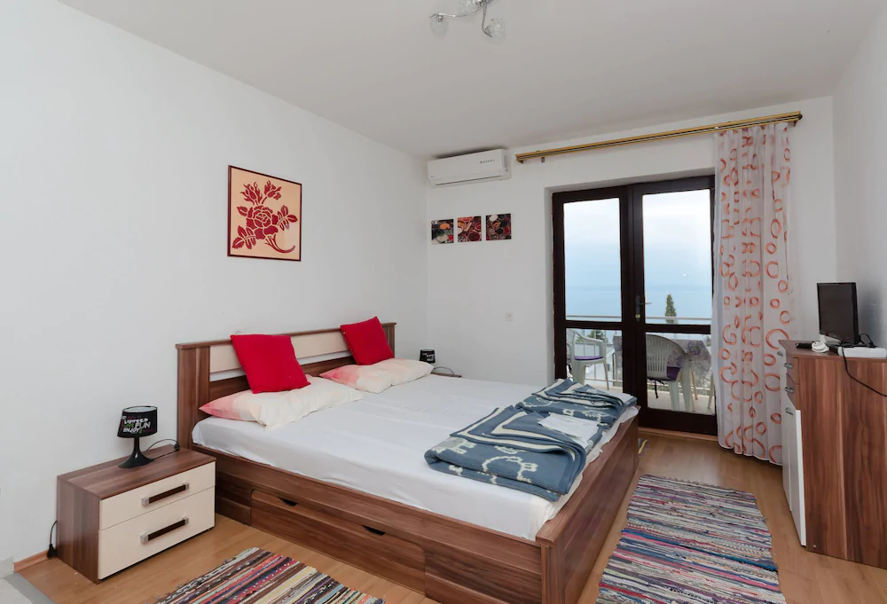 Apartments and Room Sreten