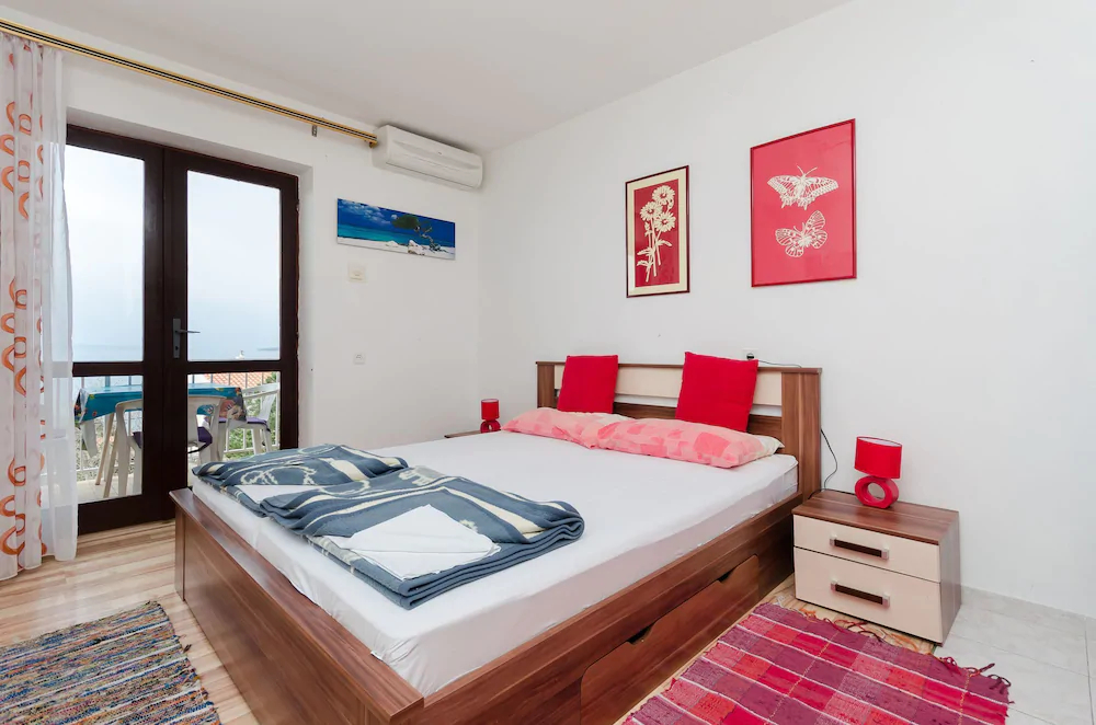 Apartments and Room Sreten