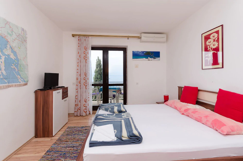 Apartments and Room Sreten
