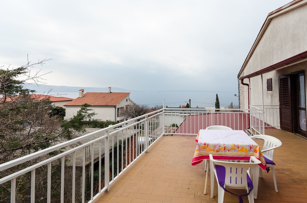 Apartments and Room Sreten