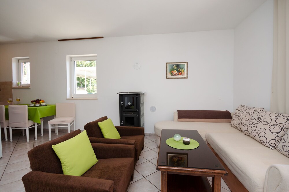 Apartments Snjezana