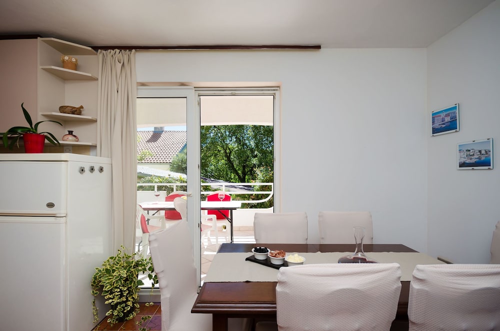 Apartments Snjezana
