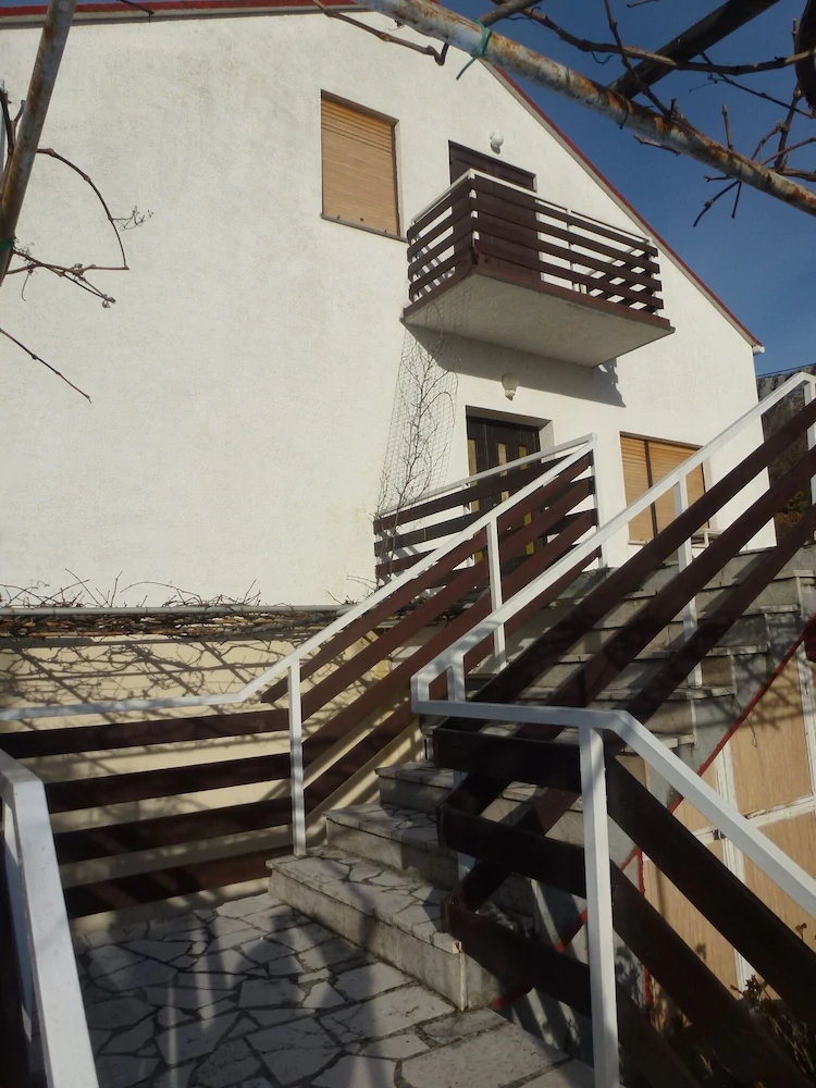 Barac Apartments