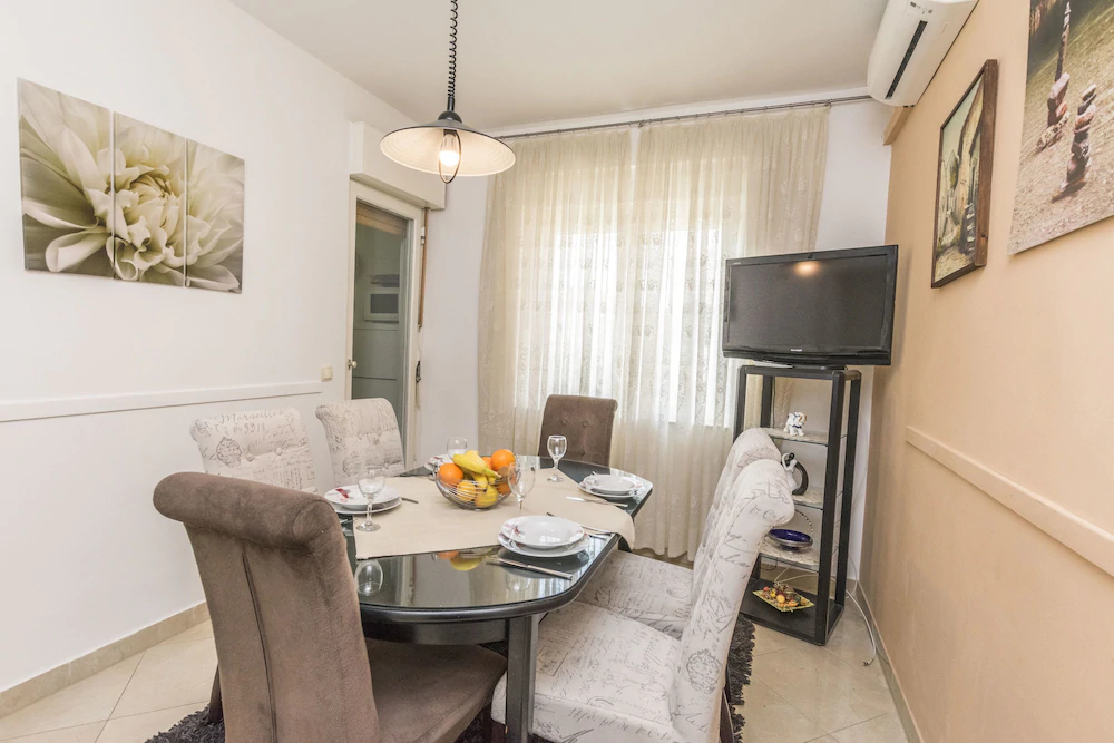 Apartments and Room Mirjana