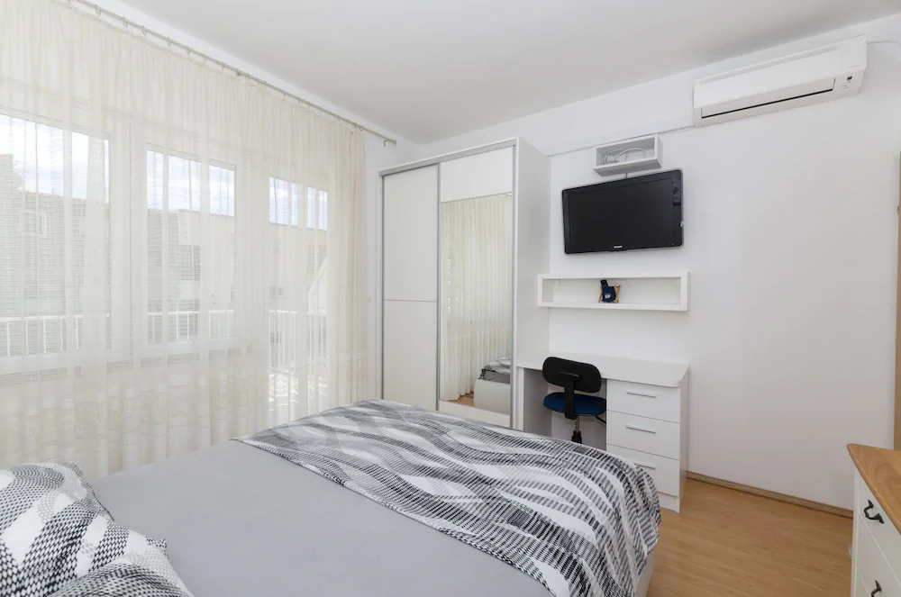 Apartments and Room Mirjana
