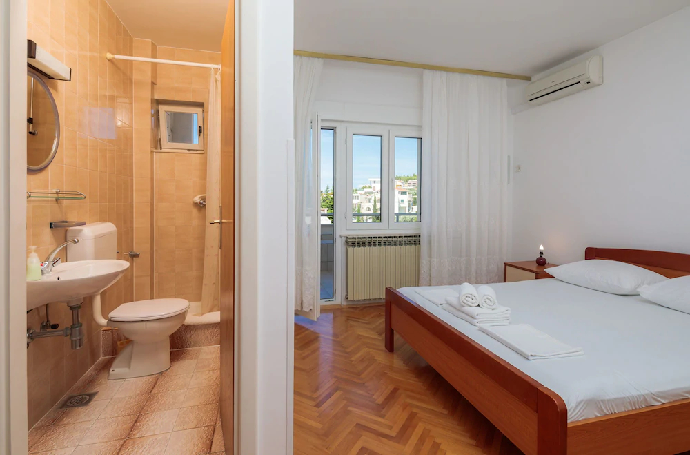 Apartments And Rooms Denis
