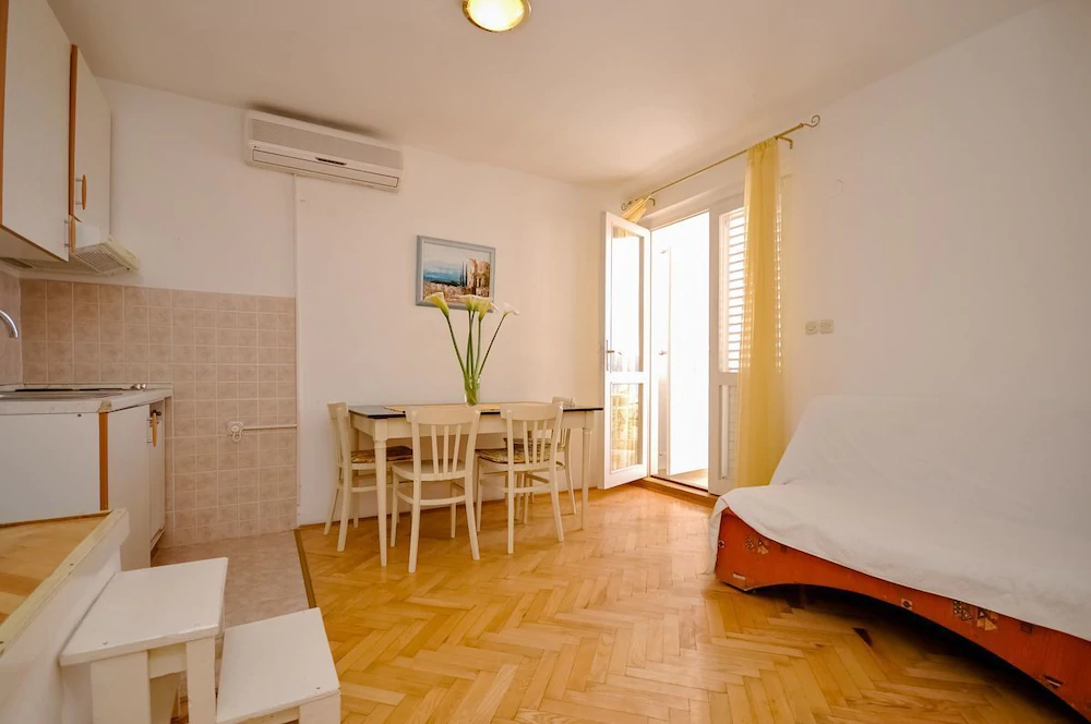 Apartments and Rooms Nikola