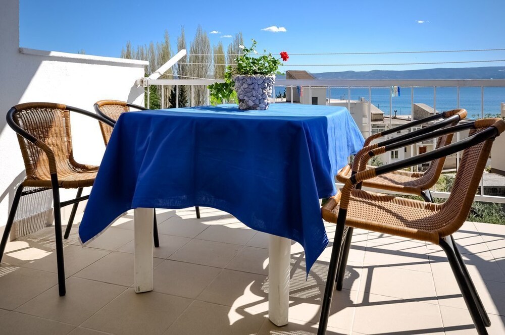 Apartments and Rooms Nikola