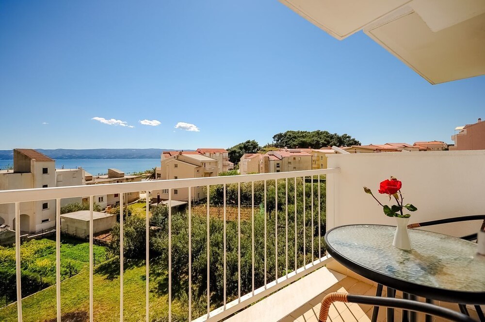 Apartments and Rooms Nikola