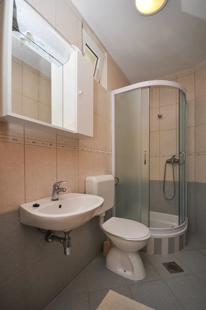 Apartments and Rooms Nikola