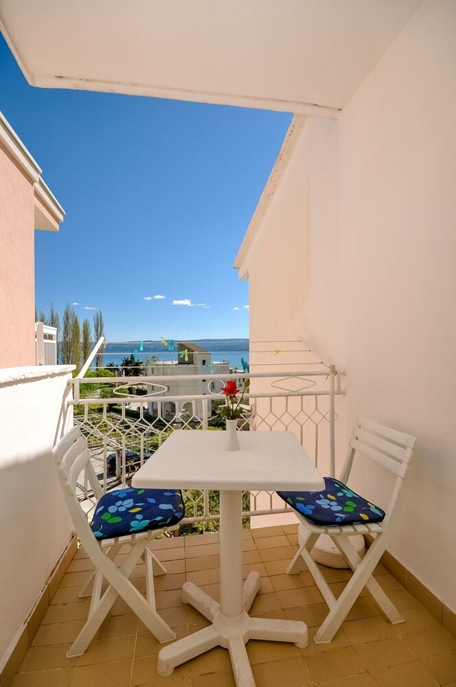 Apartments and Rooms Nikola