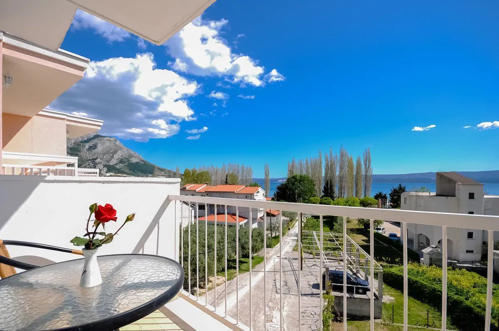 Apartments and Rooms Nikola