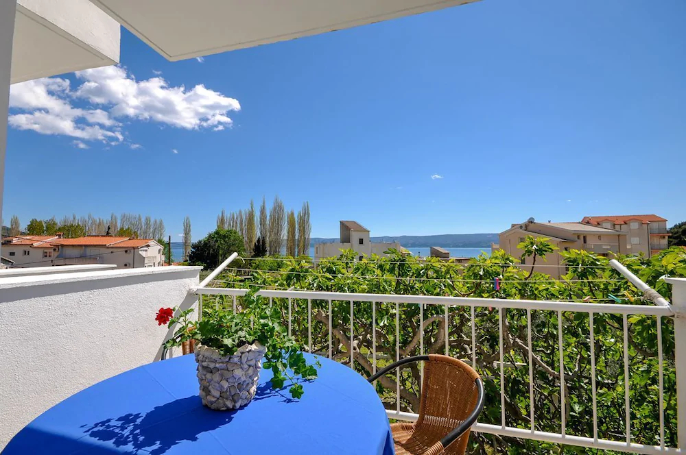 Apartments and Rooms Nikola