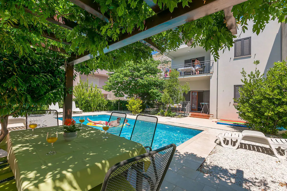 Apartments Ljiljana