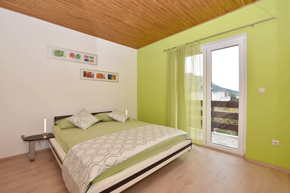 Apartments Mladen