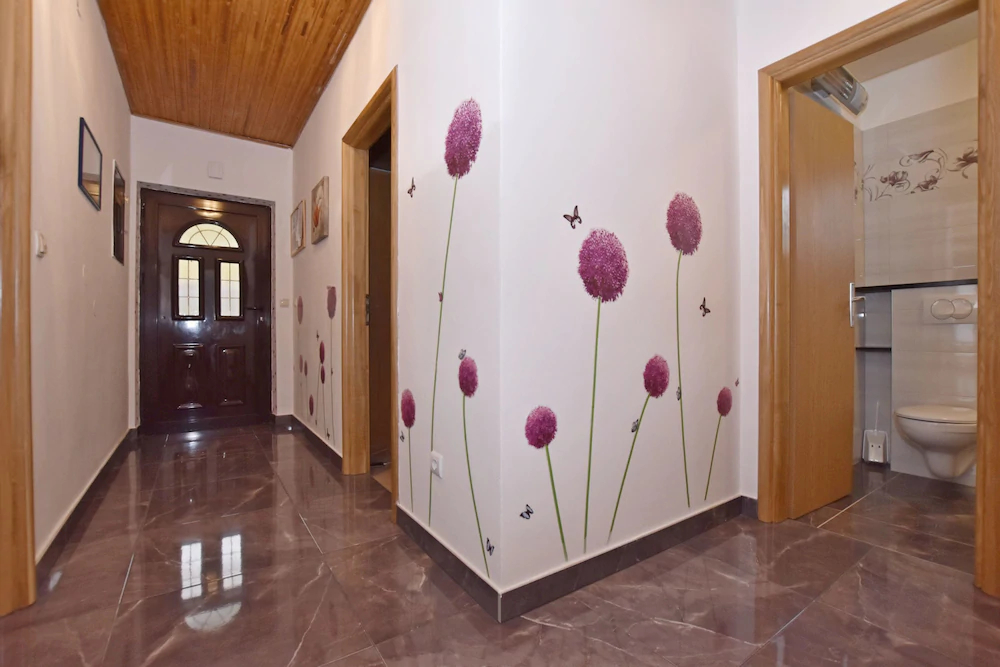 Apartments Mladen