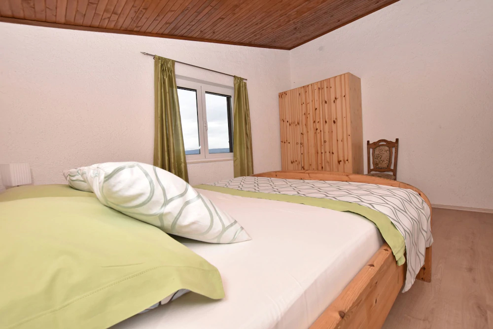Apartments Mladen