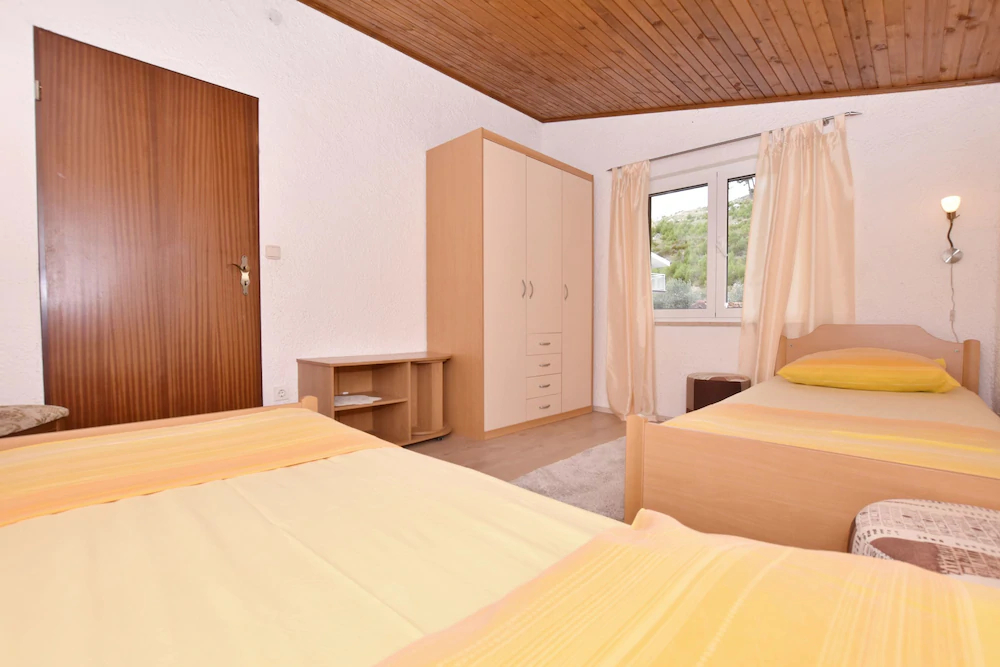 Apartments Mladen