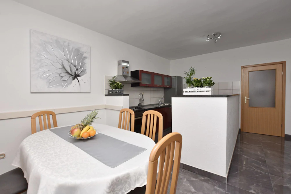 Apartments Mladen