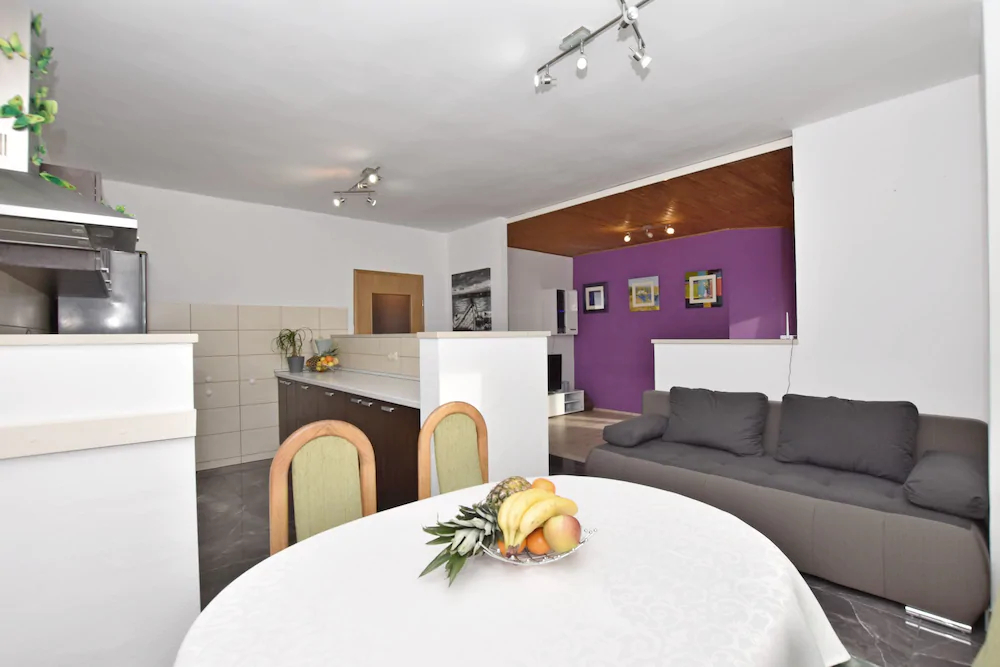 Apartments Mladen