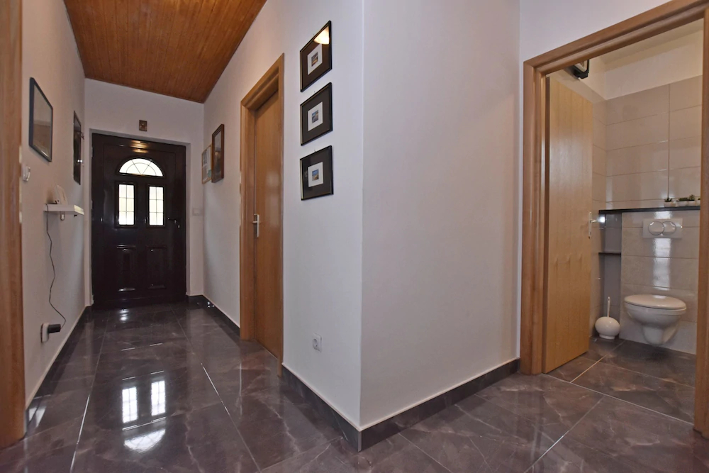 Apartments Mladen