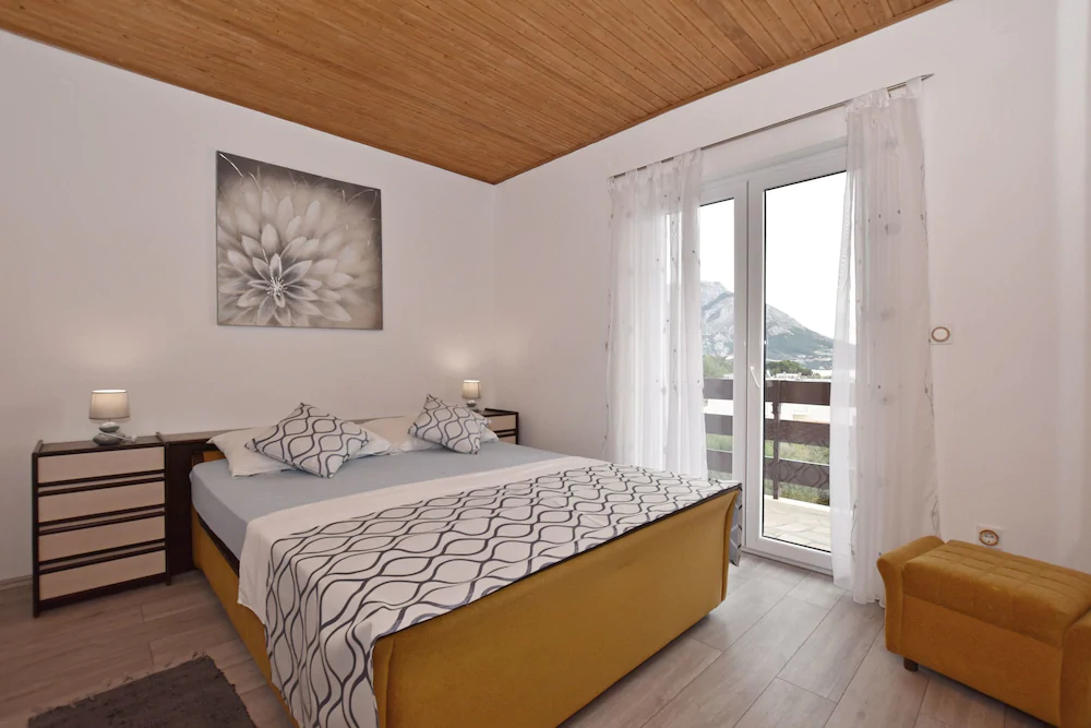 Apartments Mladen