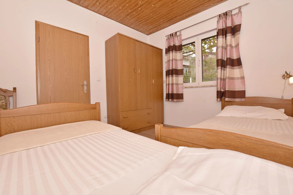 Apartments Mladen