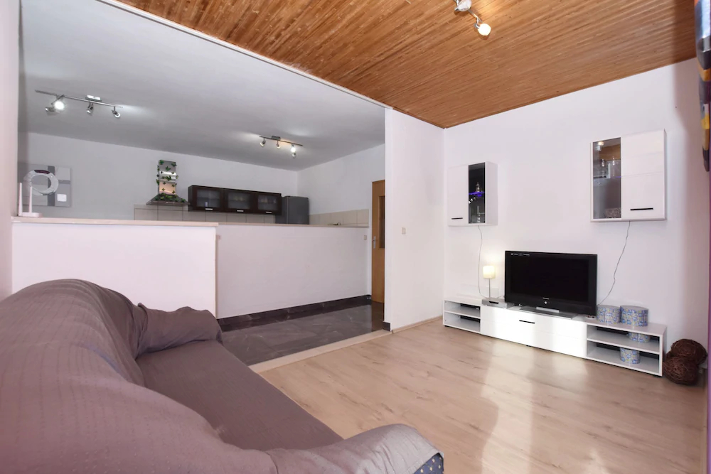 Apartments Mladen