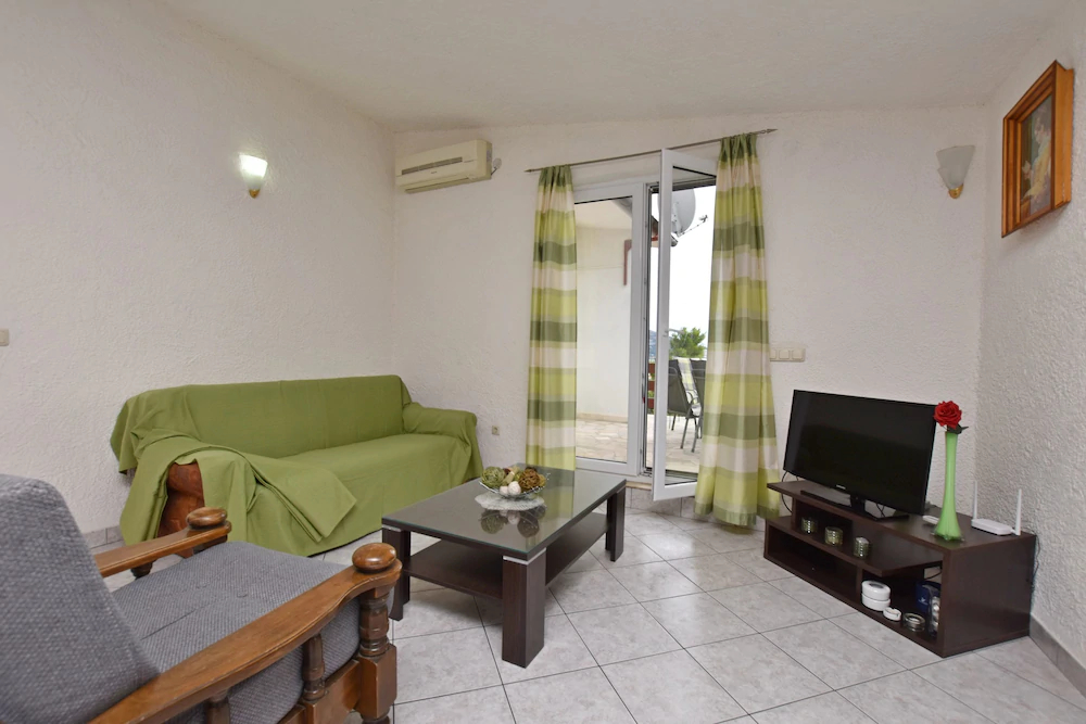 Apartments Mladen